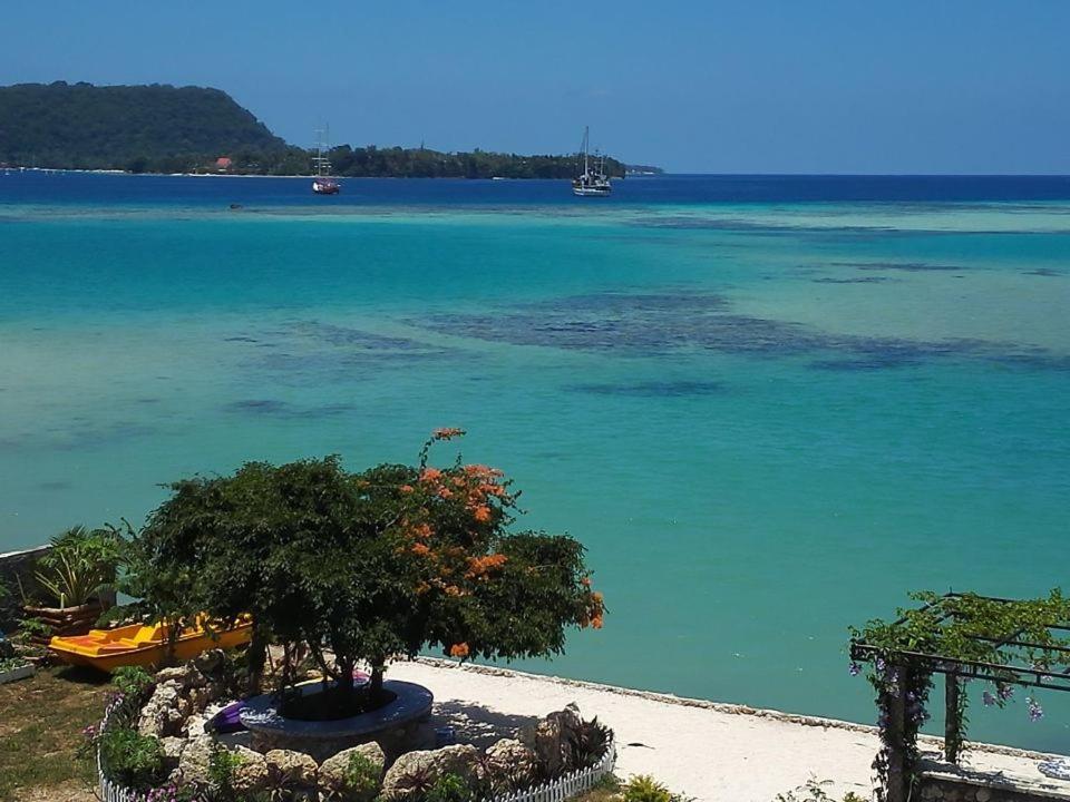 Crystal Beach Hotel Port Vila Eksteriør bilde